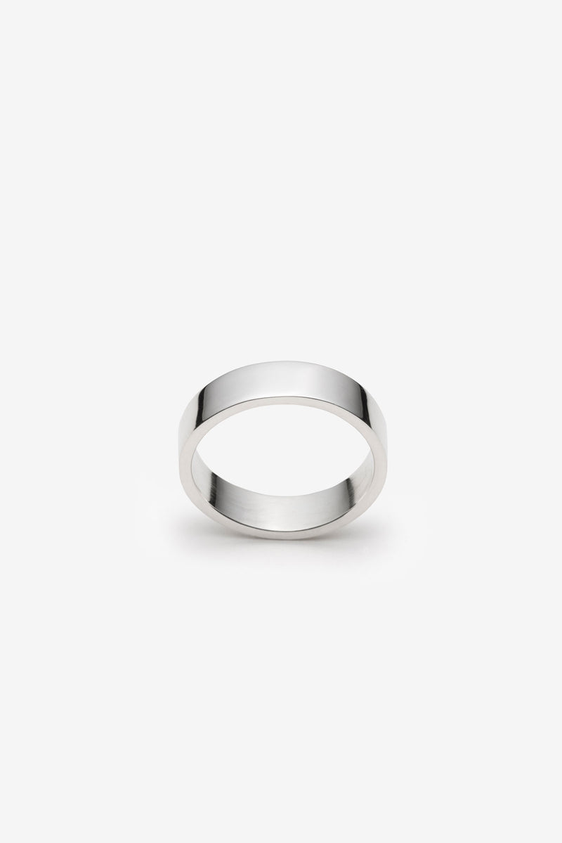 Radieuse-5mm-plain-sterling-silver-band-ring-Montreal