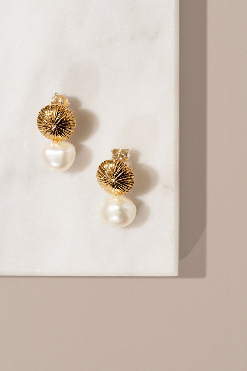 earrings gold with pearl