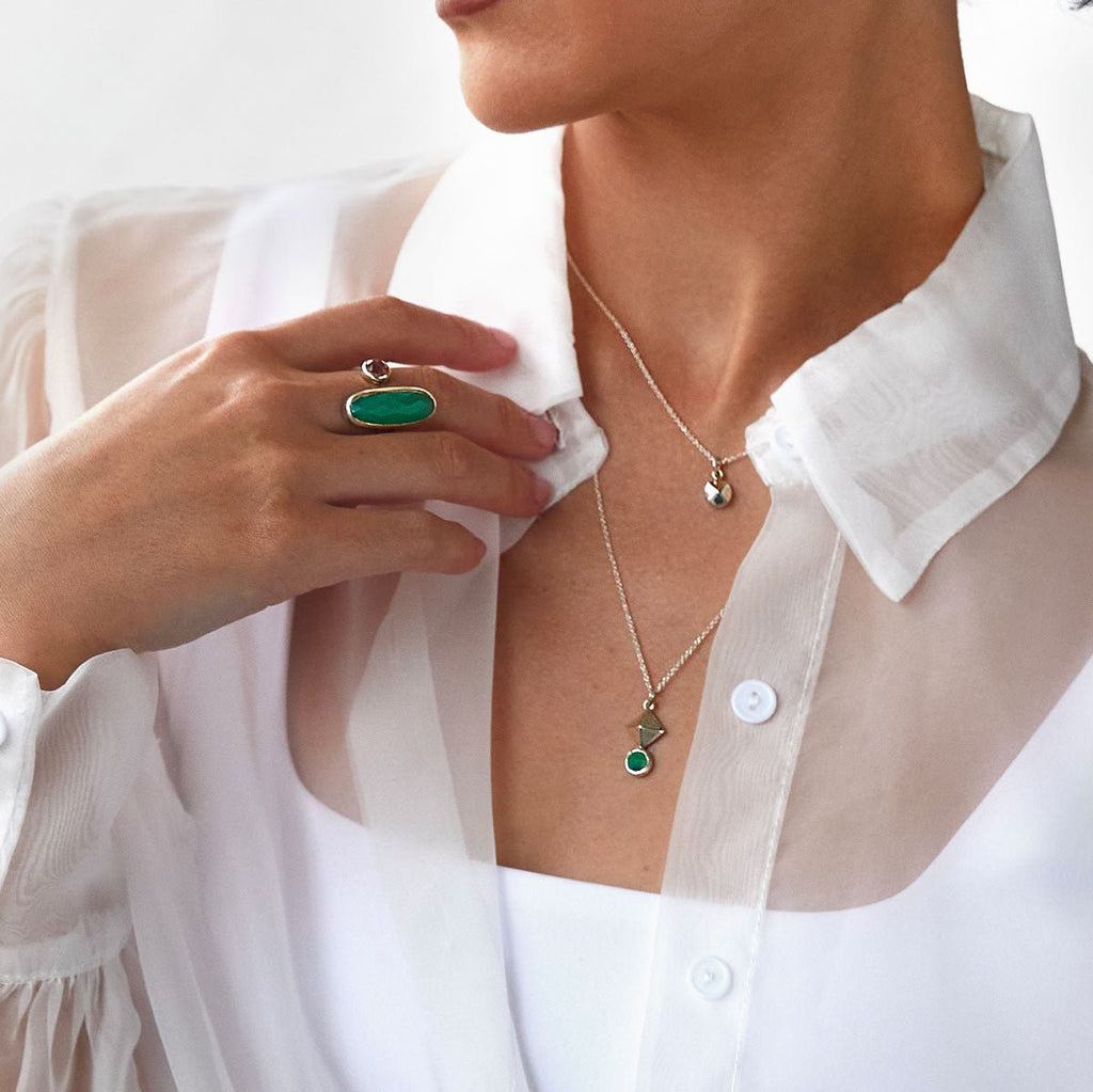 Green stone gold layering pendant necklace for spring 2023-Canada