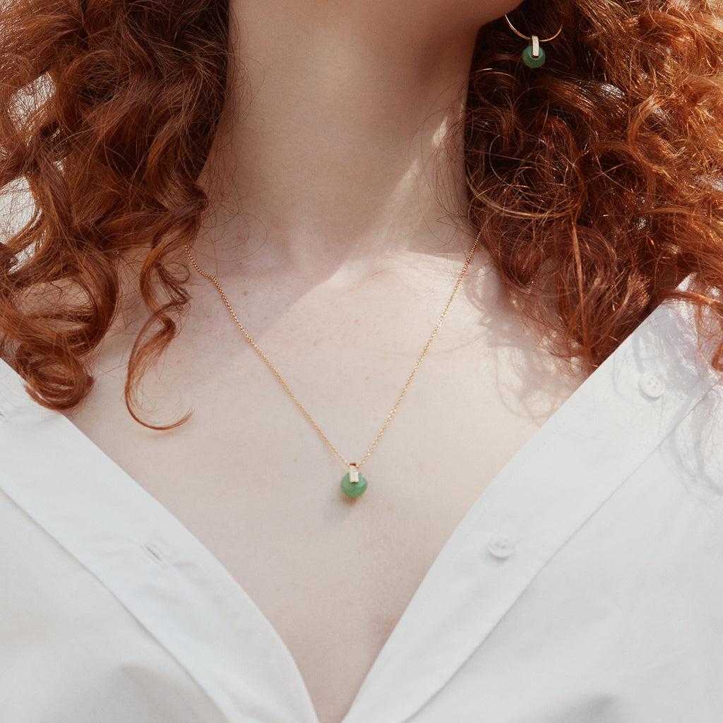 Aventurine circle and  bar pendant necklace in gold