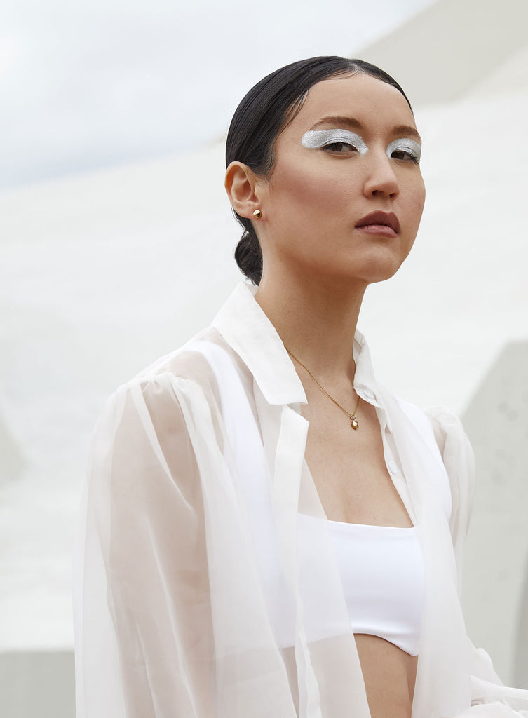 Minimalist necklace and earrings by Montreal Jewelry Designer Veronique Roy Jwls