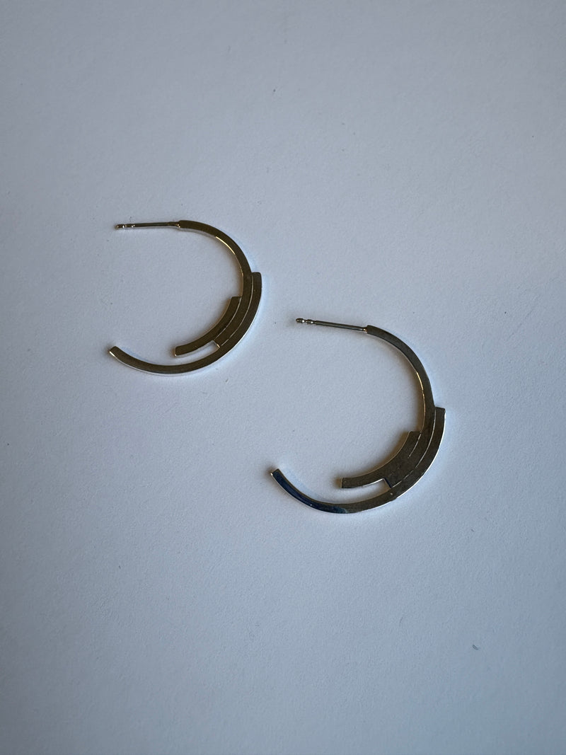 Stud hoop earrings in silver