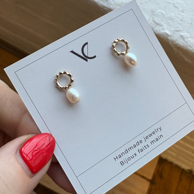 Small gold plated earrings with pearls