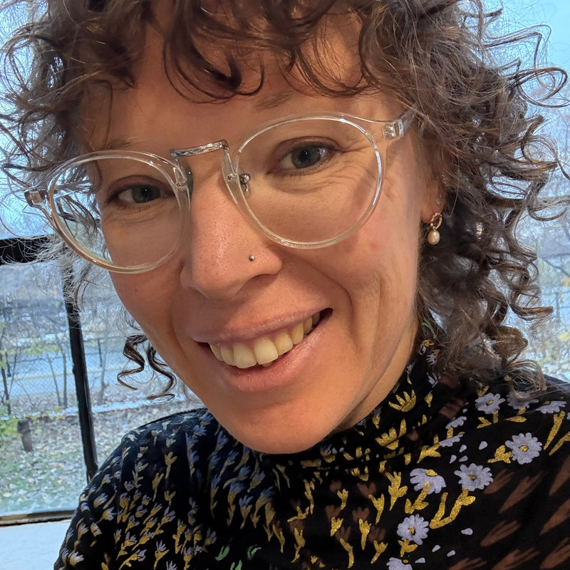 Small gold plated earrings with pearls