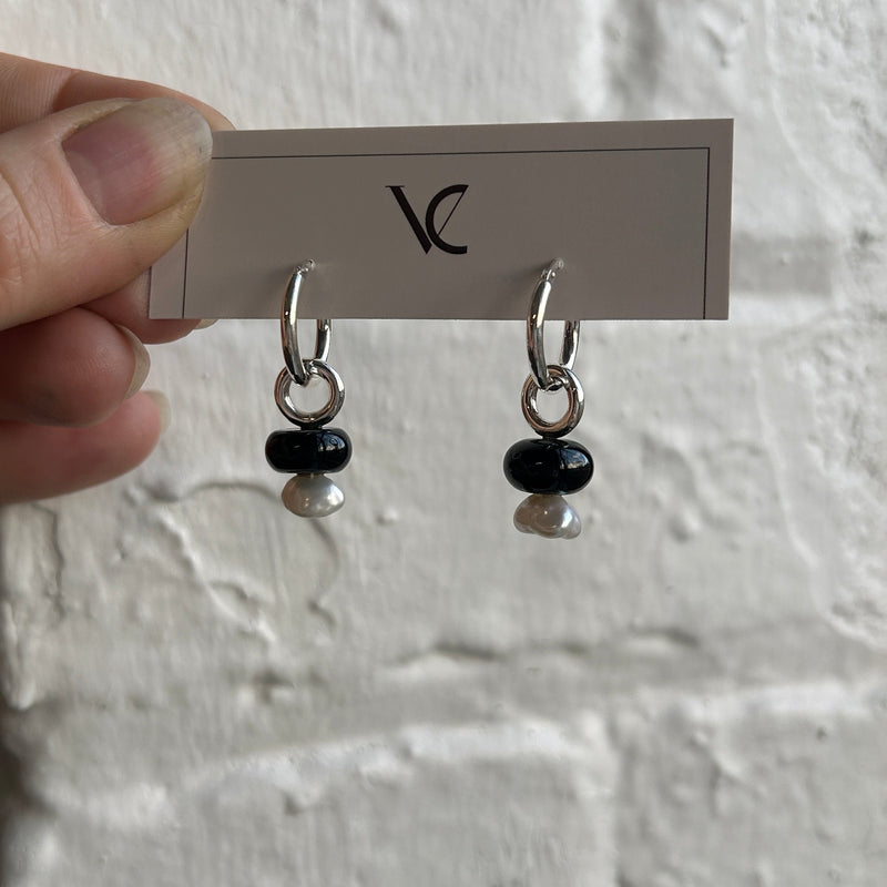 PROTOTYPE - Small hoop earrings with dangling pearls and onyx