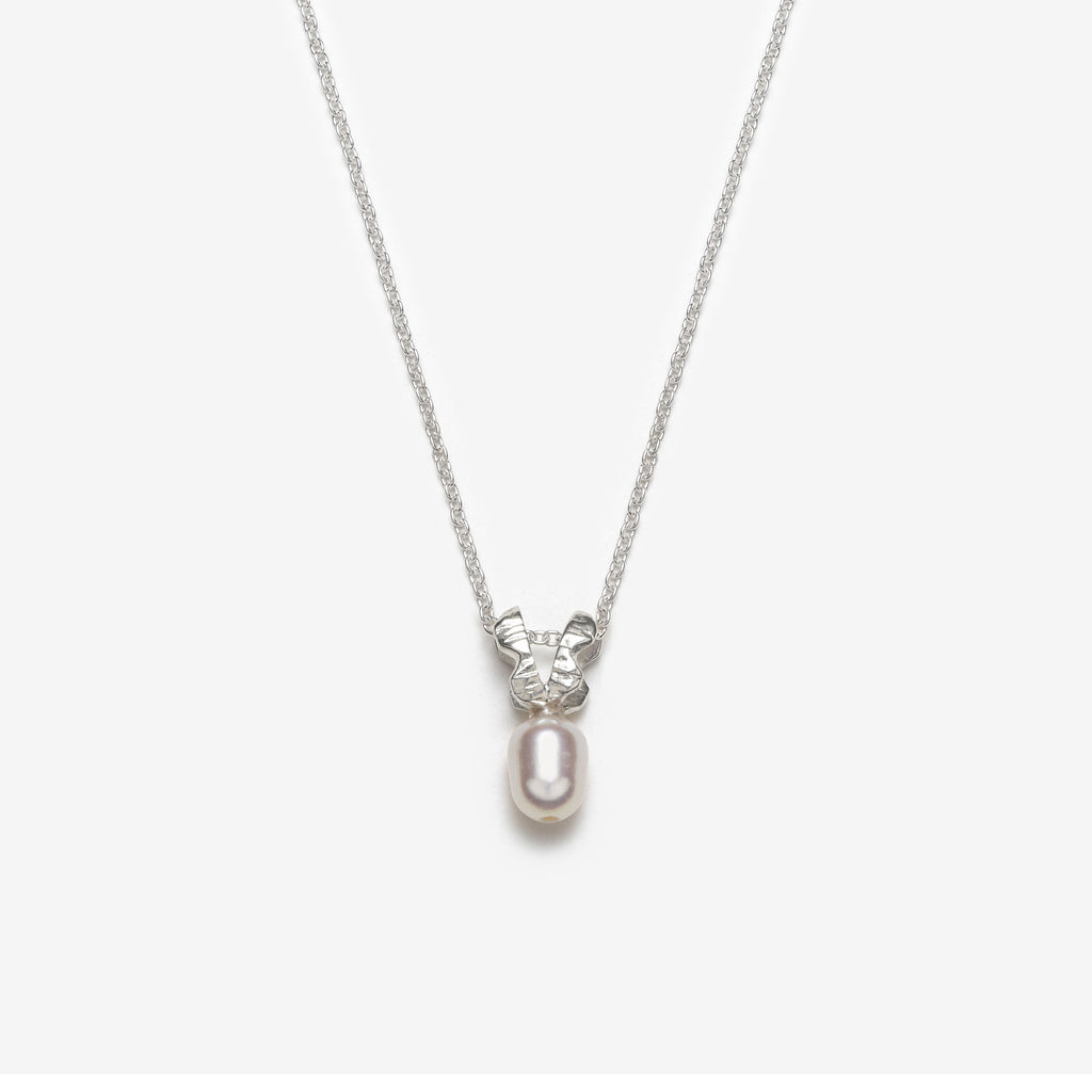 Silver pearl necklace