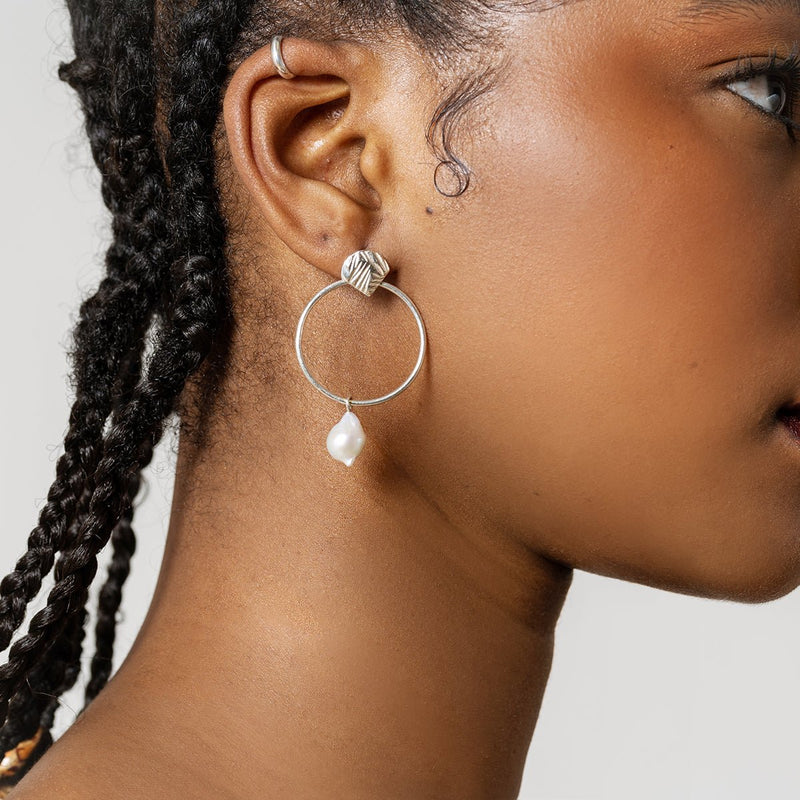 Anais, small ear cuff in silver or gold – Véronique Roy Jwls