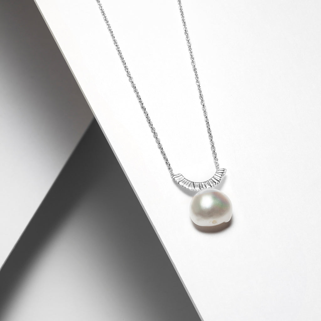 Delicate sterling silver necklace with baroque freshwater pearl
