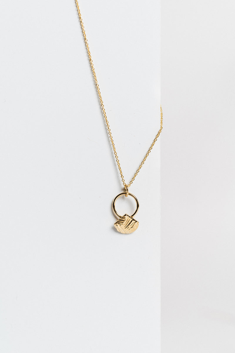 women's minimalist necklace gold