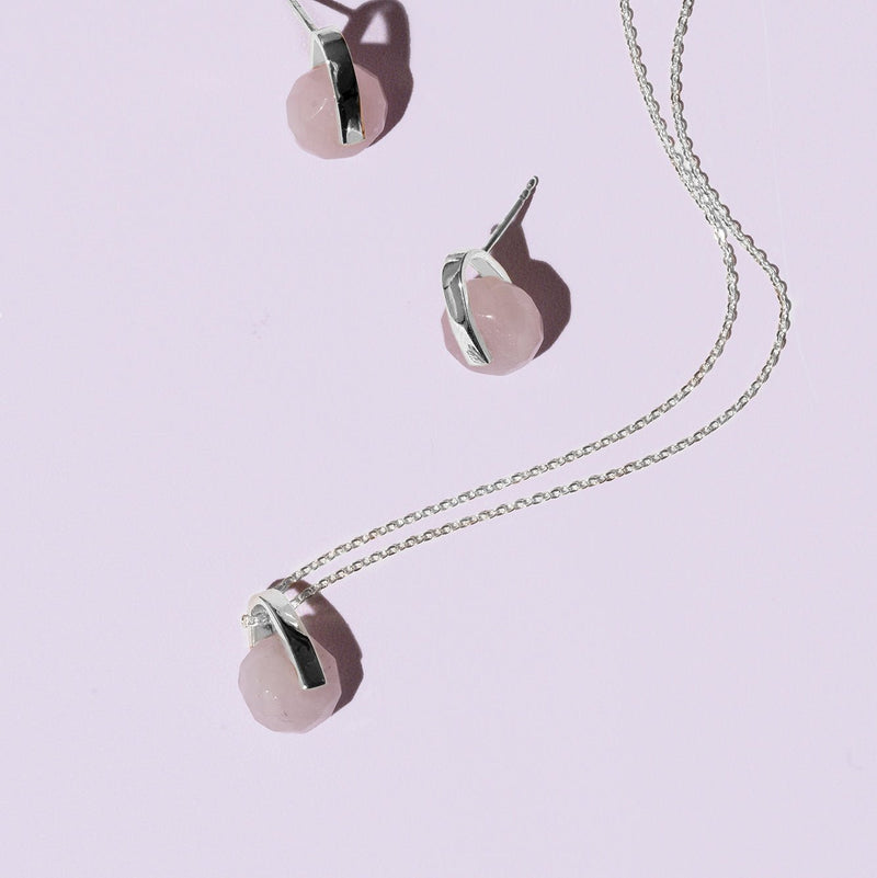 Ensemble de collier et boucle d'oreilles avec quartz rose